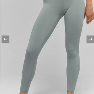 Alo/ High-Waist Airbrush Legging. Size M